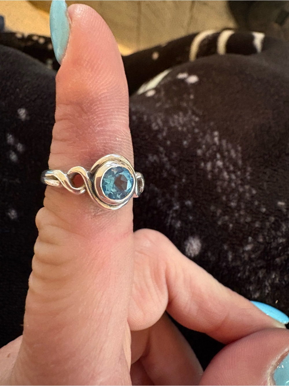Vintage Sterling Silver Ring with Blue Stone - Picture 9 of 12